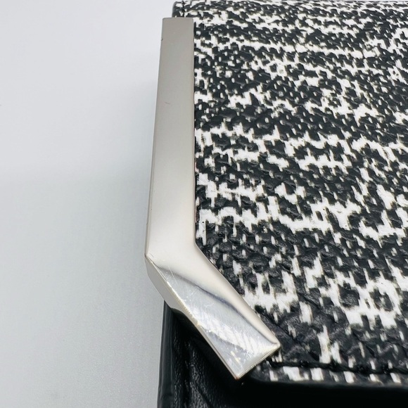 VINCE CAMUTO WOMENS BLACK & WHITE LEATHER LULA SNAKE CLUTCH - Picture 13 of 16